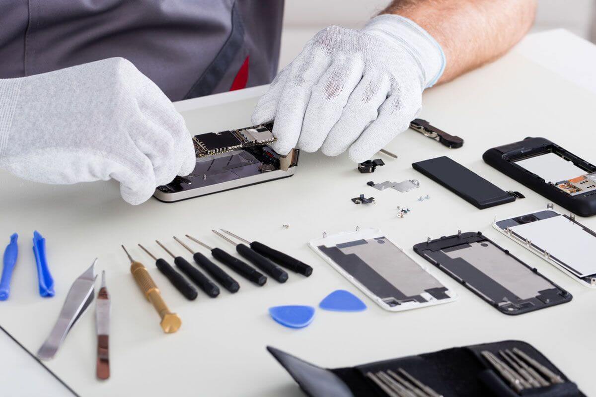 Hard drive recovery process in ISO Class 100 cleanroom environment